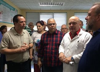 Durante el recorrido, el director del Hospital Calixto García, Edilberto González, destacó que culminan el año con más de 200 mil pacientes atendidos en el Centro de Urgencias y Emergencias y más de 15 mil ingresos.