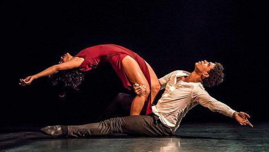 La Casa de la Ópera Real británica ha celebrado a la compañía por su "repertorio distintivo que combina sabores nacionales e internacionales en técnica, coreografía y música" y que presenta a bailarines considerados entre los mejores de Cuba.