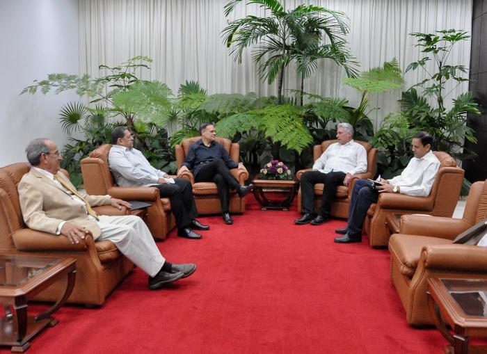 En un ambiente fraterno, conversaron sobre las históricas relaciones de hermandad entre ambas naciones y destacaron la decisiva contribución a las mismas del Comandante en Jefe de la Revolución cubana Fidel Castro Ruz y del General Omar Torrijos Herrera, fundador del PRD.