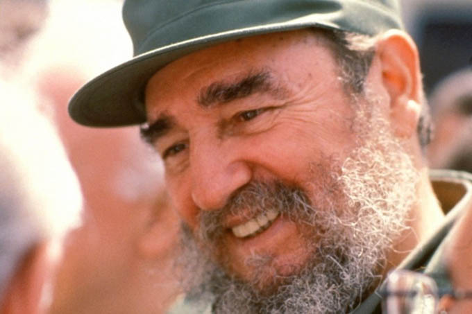 El capitalismo ha creado una sociedad llena de contradicciones, todo lo dilapida, especialmente los recursos naturales y los recursos humanos, afirmó Fidel Castro en Pedagogía 93.