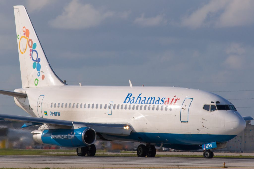 Los aeropuertos internacionales ¨Abel Santamaría¨ y ¨Frank País¨, recibirán a la aerolínea de Bahamas, cuyas aeronaves arribarán a partir del 19 de este mes, mediante dos frecuencias semanales que conectarán a Miami con el interior del país.