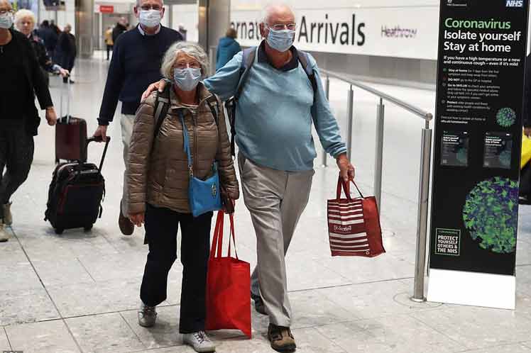 Tres de los 4 aviones que evacuaron a los turistas del MS Braemar aterrizaron en el aeropuerto de Heathrow. La cuarta aeronave, que trasladó a pacientes contagiados y personas con síntomas fue desviada hacia la base aérea de Boscombe Down, donde serán enviados a instalaciones de salud.