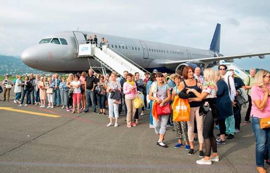 La suspensión desde este martes de los vuelos chárter públicos entre cualquier terminal área de Estados Unidos y Cuba, con excepción del aeropuerto internacional José Martí, forma parte del recrudecimiento del bloqueo a la isla.