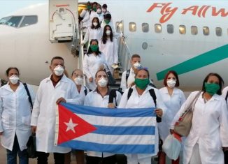 Cuba ha enviado hasta el momento a casi 600 médicos de la Brigada Henry Reeve, especializada en situaciones de desastres y graves epidemias, para luchar contra el coronavirus en el mundo, mientras Estados Unidos trata de disuadir las naciones de beneficiarse de esa ayuda.