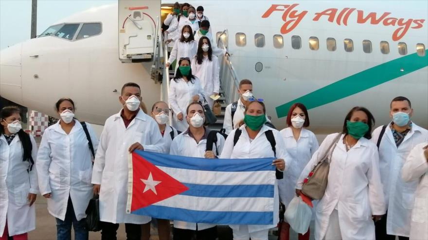 Cuba ha enviado hasta el momento a casi 600 médicos de la Brigada Henry Reeve, especializada en situaciones de desastres y graves epidemias, para luchar contra el coronavirus en el mundo, mientras Estados Unidos trata de disuadir las naciones de beneficiarse de esa ayuda.