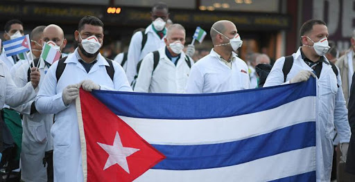 Una brigada de 217 profesionales de la salud cubana partió hacia Sudáfrica, para apoyar el combate contra la covid-19 en ese país. Con ella ascienden a 22 las «embajadas médicas» de la Isla que han viajado hacia el exterior, para ayudar a salvar vidas.