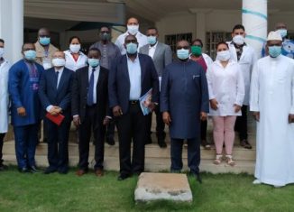 Autoridades gubernamentales del país africano, encabezadas por su Primer Ministro Komi Sélom Klassou, recibieron oficialmente a la brigada médica cubana que llegó a Lomé, la ciudad capital, para combatir la pandemia del nuevo coronavirus.