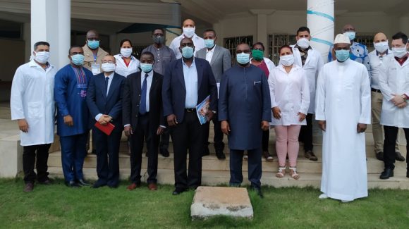 Autoridades gubernamentales del país africano, encabezadas por su Primer Ministro Komi Sélom Klassou, recibieron oficialmente a la brigada médica cubana que llegó a Lomé, la ciudad capital, para combatir la pandemia del nuevo coronavirus.
