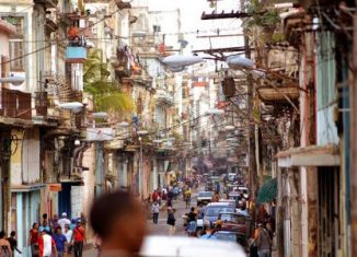 Las autoridades de la capital destacaron que hay que continuar batallando por la percepción de riesgo, la cual ayudaría al cumplimiento popular de las indicaciones, así como elevar la pesquisa activa en los 12 Consejos Populares identificados como vulnerables dentro de La Habana.