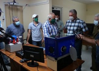 El presidente chequeó el desarrollo de un nuevo prototipo de ventilador pulmonar para las salas de terapia intensiva y el programa para una vacuna, como parte de la lucha contra la COVID-19.