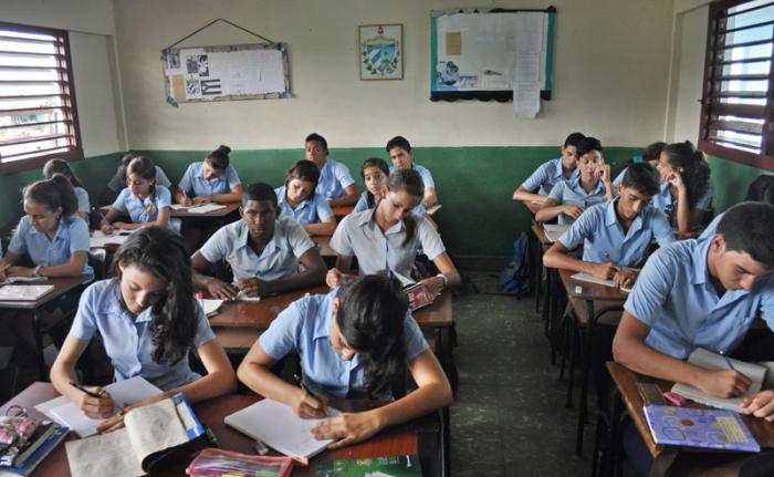 Maikel Ortiz Carmona, director nacional de Preuniversitario en el Ministerio de Educación, informó a que se decidió no realizar pruebas finales en ninguna de las asignaturas, ni en los grados de ese nivel educativo.