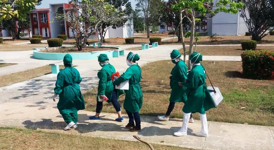 Desciende el número de personas ingresadas para la atención y vigilancia de la covid-19. En la tercera jornada de la semana la cifra es de 2 009, la más baja desde el 22 de abril, cuando se superó los 10 742 pacientes.