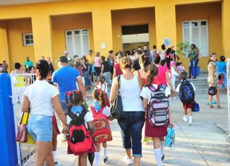 Teniendo en cuenta las condiciones epidemiológicas y la prioridad que tienen para nosotros los estudiantes; es aconsejable reiniciar las actividades docentes en las instituciones educacionales a partir del mes de septiembre.