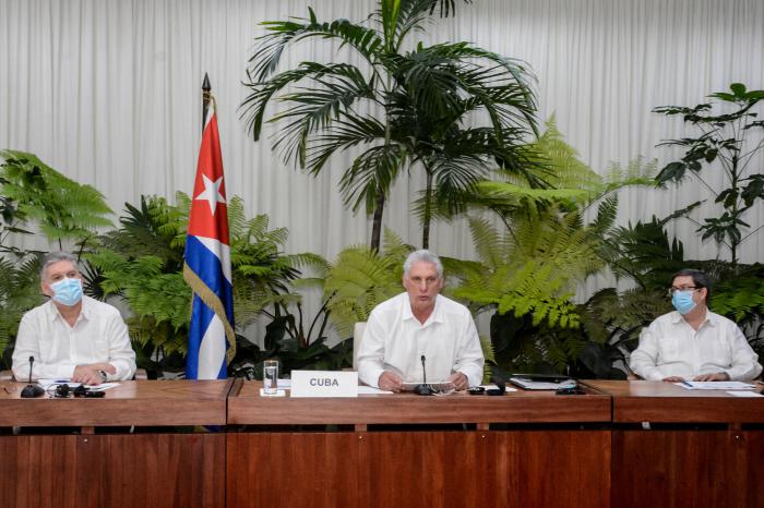 El Presidente cubano afirmó que urge intercambiar experiencias y concertar posiciones para enfrentar juntos los efectos de la COVID-19, pandemia que profundiza la crisis que sufren nuestras sociedades, en particular, en el ámbito económico.