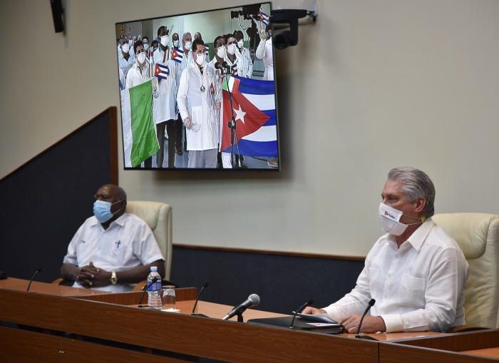 Palabras pronunciadas por el Presidente de la República de Cuba, Miguel Díaz-Canel Bermúdez, en el recibimiento a distancia a los médicos de la brigada Henry Reeve que se encontraban en Crema, Italia, al arribar al aeropuerto José Martí.