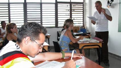 estudiantes de las facultades obreras y campesinas