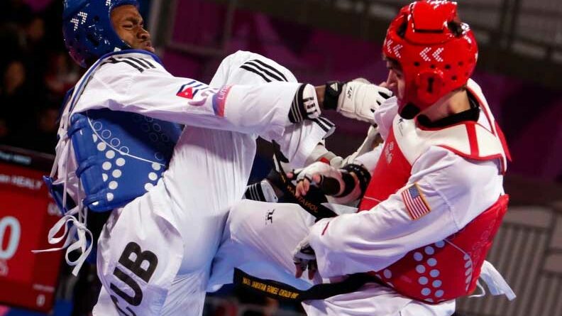 En un combate que se decidió en el último segundo, Alba logró el punto que lo condujo al podio con medalla de bronce, en un pleito bien complejo ante Hongyi Sun de China, quien fue un digno rival llegando en algún momento a estar liderando la disputa.