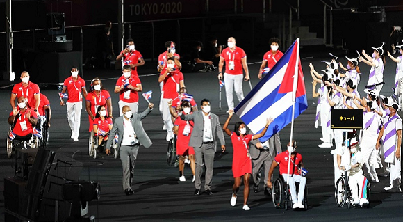 El ciclista Damián López, el tenimesista Yunier Fernández y la pesista Leidy Rodríguez serán los primeros cubanos en participar en los XVI Juegos Paralímpicos Tokio 2020, al competir hoy en la cita de 4 400 competidores de 160 países.