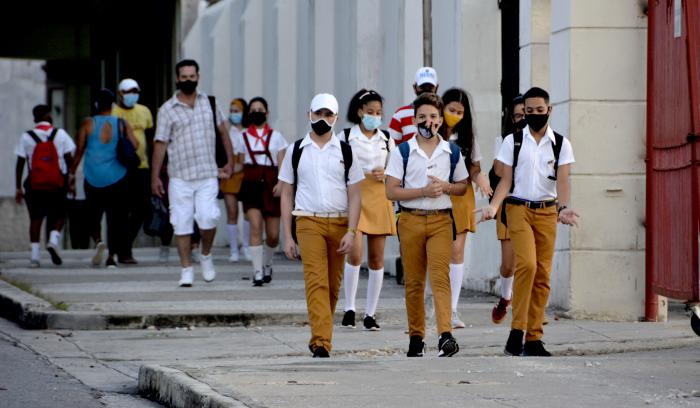 En cada territorio se ratificó que el curso escolar comenzará cuando la situación epidemiológica lo permita; y se destacó la labor de los trabajadores del sector en centros de aislamiento, vacunatorios y en la atención a personas vulnerables.