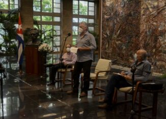 En un encuentro que no será el último y que tuvo lugar, este jueves, desde el Palacio de la Revolución, Miguel Díaz-Canel Bermúdez, conversó con periodistas cubanos sobre el valor de la comunicación en los difíciles y decisorios días que corren.