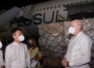 La donación de 22 toneladas incluye miles de mascarillas, trajes, guantes y gafas de protección, tests de antígenos y otros artículos necesarios para el trabajo diario del personal médico involucrado en la atención a pacientes.