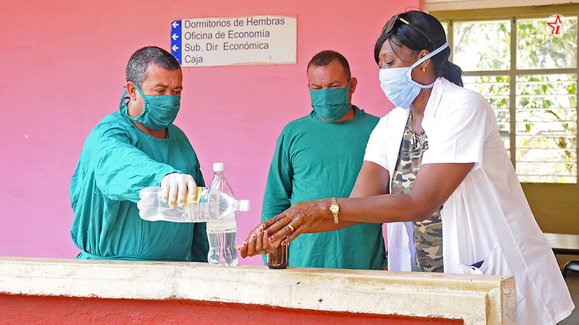 El doctor Francisco Durán García, director nacional de Epidemiología del MINSAP informó ue los pacientes diagnosticados la víspera son resultado de 50 925 muestras analizadas en los laboratorios de biología molecular del país.