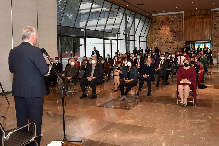 El Presidente de la República, Miguel Díaz-Canel Bermúdez, diálogo con representantes del movimiento mexicano de solidaridad con Cuba, por casi dos horas durante la tarde de este jueves en la sede de nuestra embajada en el hermano país azteca.