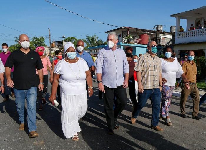 El Presidente de Cuba, Miguel Díaz-Canel Bermúdez, señaló que la Isla vive un proceso de transformación y encomió la labor del coordinador nacional de los CDR, Gerardo Hernández, quien ostenta el título de Héroe de la República.