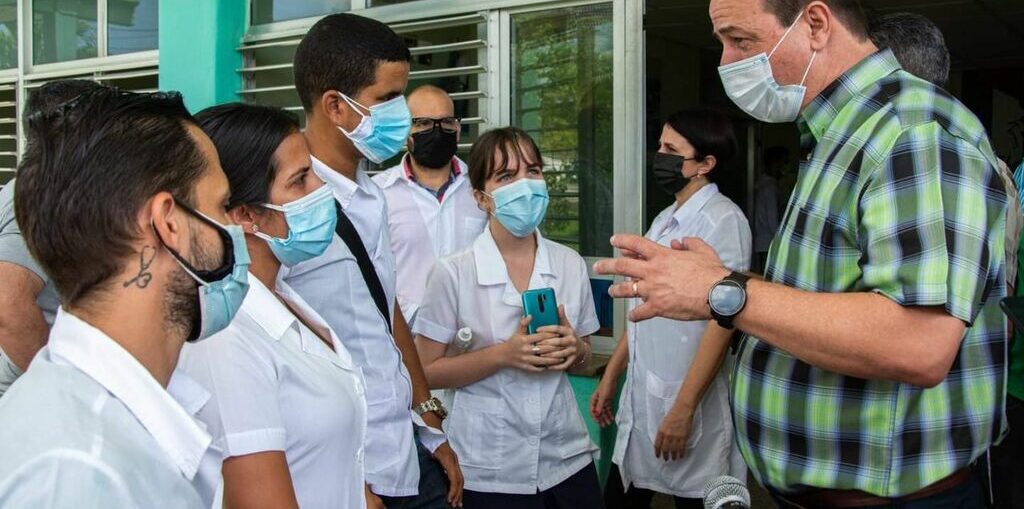 El ministro de Salud Pública de Cuba, José Ángel Portal Miranda recorrió la occidental provincia de Pinar del Río, actual epicentro de la pandemia en el país.