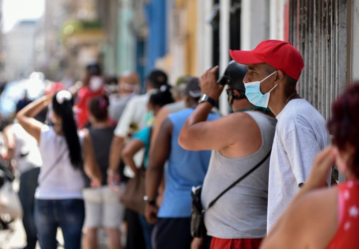 Se encuentran 40 061 ingresados para vigilancia clínica epidemiológica pacientes, 21 085 sospechosos, 2 832 en vigilancia y 16 144 confirmados activos.