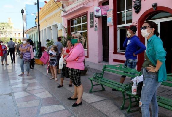 De los pacientes diagnosticados, 160 se encontraban asintomáticos, 1 119 tienen fuente de infección en casos confirmados, 9 tienen fuente de infección en el extranjero y en dos personas se desconoce la fuente de contagio. Autóctonos 1 201.