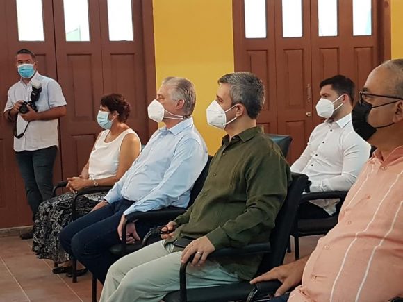 El presidente Miguel Díaz-Canel asistió esta mañana al acto de reanudación del curso escolar efectuado en la recién inaugurada escuela politécnica “Carlos Rafael Rodríguez”, de La Habana Vieja.