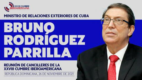 El jefe de la diplomacia cubana fue recibido en el Aeropuerto Internacional de Las Américas por el personal de protocolo y la embajadora cubana en esa nación, Milagros Carina Soto.