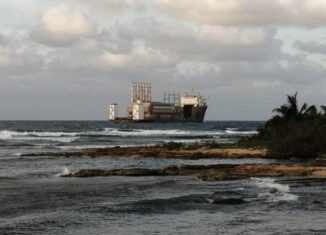 Con anterioridad, y resultado de un acuerdo entre la Mayor de las Antillas y la empresa turca Karadeniz Holding, en la bahía de Mariel radica otra de estas centrales (también llamadas patanas)