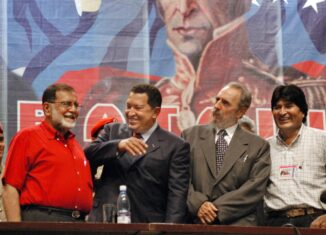 A principio de la década de los 90, funda junto a Lula Da Silva el Foro de Sao Paulo y sesionan en La Habana eventos sobre Globalización y Problemas del Desarrollo que le dan a los movimientos progresistas armas con las cuales continuar la lucha ideológica.