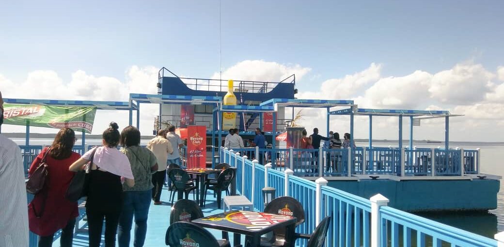 El hostal Tortuga, producto turístico emplazado en una patana, quedó inaugurado este domingo en la provincia de Cienfuegos, como complemento de la reactivación de la actividad náutica dentro de la bahía.