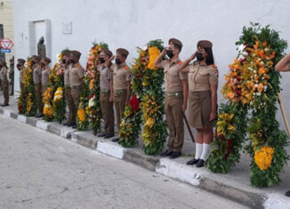 Una representación de jóvenes, combatientes de la clandestinidad y el pueblo santiaguero conmemoraron este martes el aniversario 65 del Levantamiento Armado de Santiago de Cuba, acción dirigida por Frank País García.