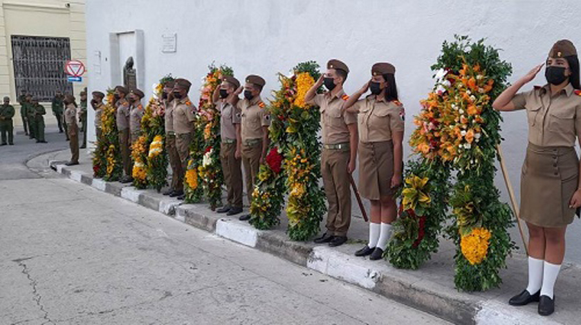 Una representación de jóvenes, combatientes de la clandestinidad y el pueblo santiaguero conmemoraron este martes el aniversario 65 del Levantamiento Armado de Santiago de Cuba, acción dirigida por Frank País García.