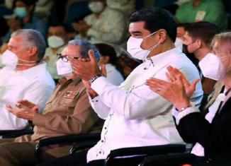 Estoy emocionado todavía y, les confieso una cosa, he llorado como todos aquí, así dijo el General de Ejército Raúl Castro Ruz a los niños de La Colmenita que, cuando se cumplieron cinco años de la partida física del Comandante en Jefe.