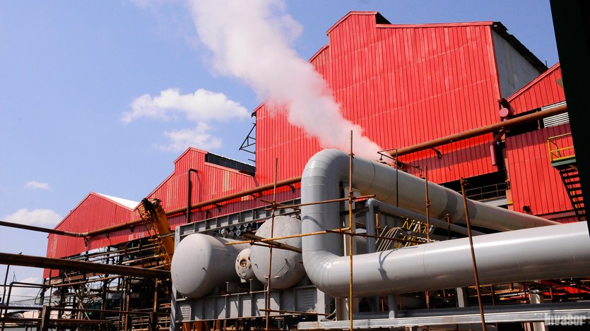 La planta se encuentra diseñada para quemar bagazo de caña y otras biomasas, como el marabú. Al entrar en funcionamiento permitirá el ahorro de 100 000 toneladas de petróleo al año, además de dejar de emitir 300 toneladas de CO2 a la atmósfera.