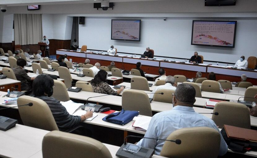 Como parte de la agenda de la reunión del máximo órgano de Gobierno, el ministro del Comercio Exterior y la Inversión Extranjera, Rodrigo Malmierca Díaz, presentó una propuesta para actualizar la Política de la inversión extranjera en el país