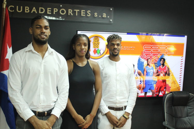 Los beneficiados serán los jugadores capitalinos Isabela Jourdain, Neysser Coutín y Marlon Díaz. El trío de baloncestistas cubanos suscribió el acuerdo con sus respectivos elencos aquí en la sede de la Sociedad Mercantil Cubadeportes S. A.