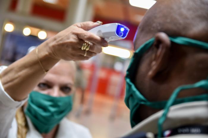 Los viajeros procedentes de Sudáfrica, Lesoto, Botswana, Zimbabue, Mozambique, Namibia, Malawi y Eswatini deberán presentar en el punto de entrada un esquema de vacunación completo.