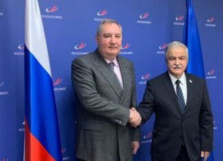 El director general de la Agencia Espacial Rusa (Roscosmos), Dmitri Rogozin, conversó hoy con el embajador de Cuba en este país, Julio Garmendía, sobre el desarrollo de la cooperación en el sector espacial