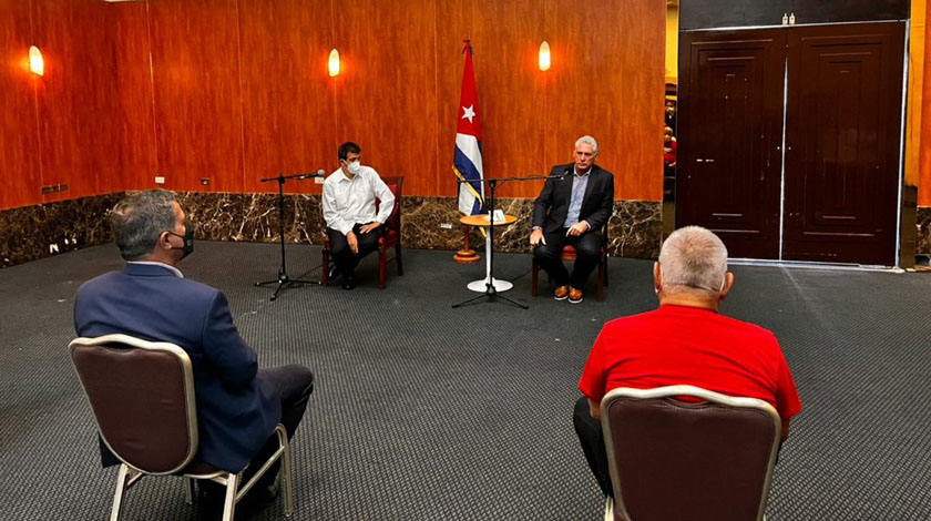 El Presidente Miguel Díaz-Canel Bermúdez se reunió con cubanos residentes en Nicragua. Destacó que es una comunidad muy vinculada a la Isla y con estrecha relación con la Embajada cubana. Recuenta lo vivido por Cuba en estos tiempos de pandemia".
