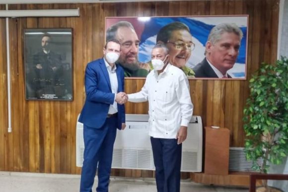 El vicejefe y coordinador del Departamento de Relaciones Internacionales del Comité Central del Partido Comunista de Cuba, Ángel Arzuaga Reyes, sostuvo un encuentro con el secretario adjunto de Organización del Partido Socialista Obrero Español (PSOE) y diputado al Congreso, Julio Navalpotro.