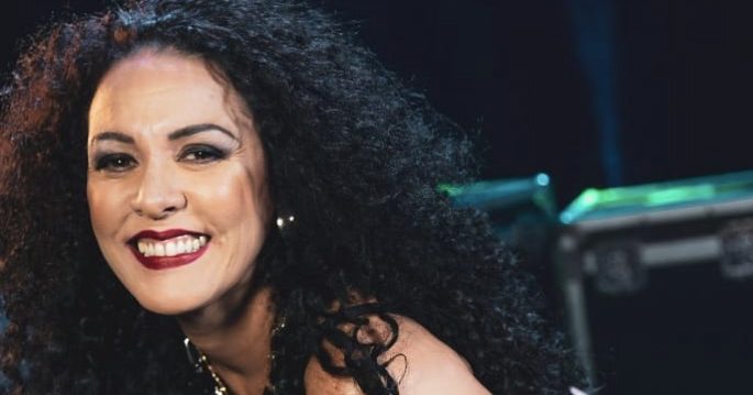 “Triste y dolorosa noticia. Nuestras condolencias a la familia y amigos de Suylén Milanés Benett, vocalista de importantes bandas, solista y reconocida en el mundo artístico por su obra como promotora cultural de aliento feminista”, publicó.