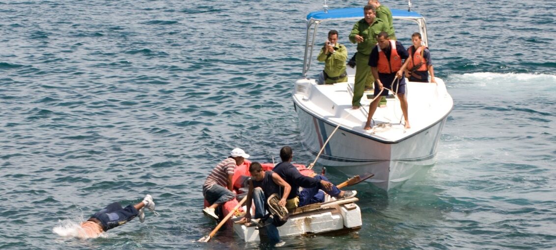 Con la captura de dos cubanos residentes en Estados Unidos, a bordo de una lancha rápida, las Tropas Guardafronteras de Cuba (TGF) frustraron recientemente otra operación de tráfico de personas, informó hoy el diario Granma.