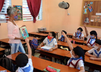 El Presidente de la República, Miguel Díaz-Canel participó en una reunión de expertos sobre la Covid-19 en la que los científicos subrayaron los buenos resultados de la vacunación a niños y adolescentes con inmunógenos cubanos contra la pandemia.