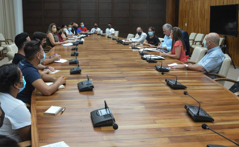 Miguel Díaz-Canel, sostuvo un encuentro en el Palacio de la Revolución con la máxima dirección de la Unión de Jóvenes Comunistas y de la Federación Estudiantil Universitaria -FEU-, en el cual convocó a trabajar sin ningún prejuicio.